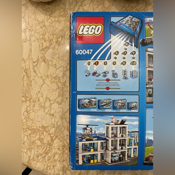 LEGO CITY SET 60047 POLICE STATION  Ages 6-12 - Picture 5 of 12